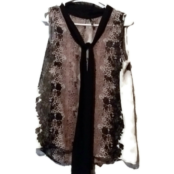 Maurices Sleeveless Animal Print top Size Small - Picture 1 of 3